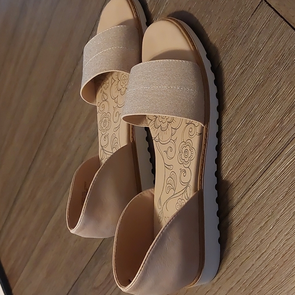 Mootsies tootsies sandals- size 10 - Picture 2 of 5